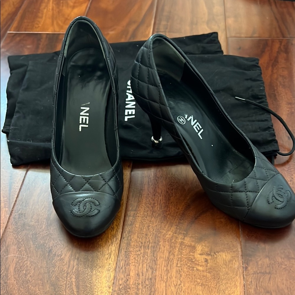 CHANEL Black Heels with Elegant Design